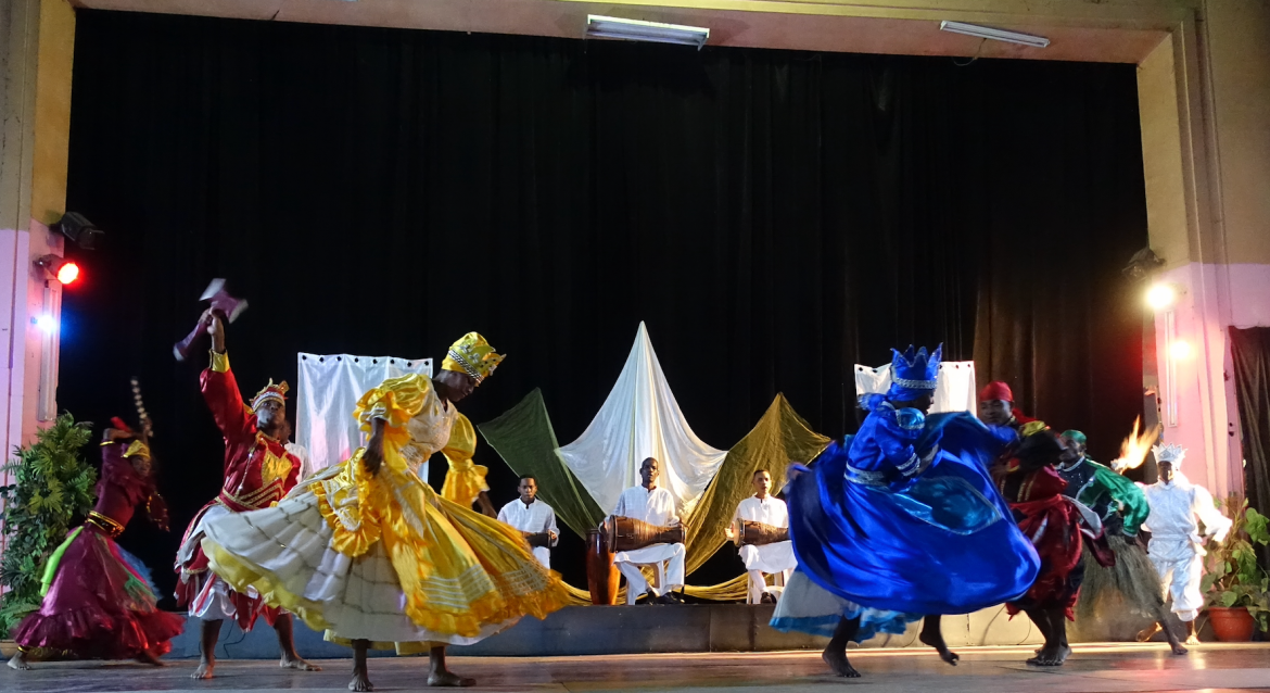 Dance performance at the Alba Theater by Okan-Tomi, a dance cimpany that explores and reworks Afro-Cuban dances and music Photo by Carol Walker